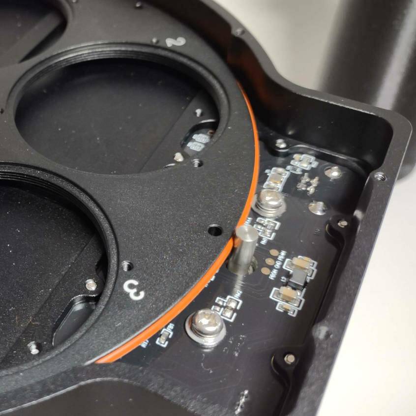 Filter wheel with reflective sensor